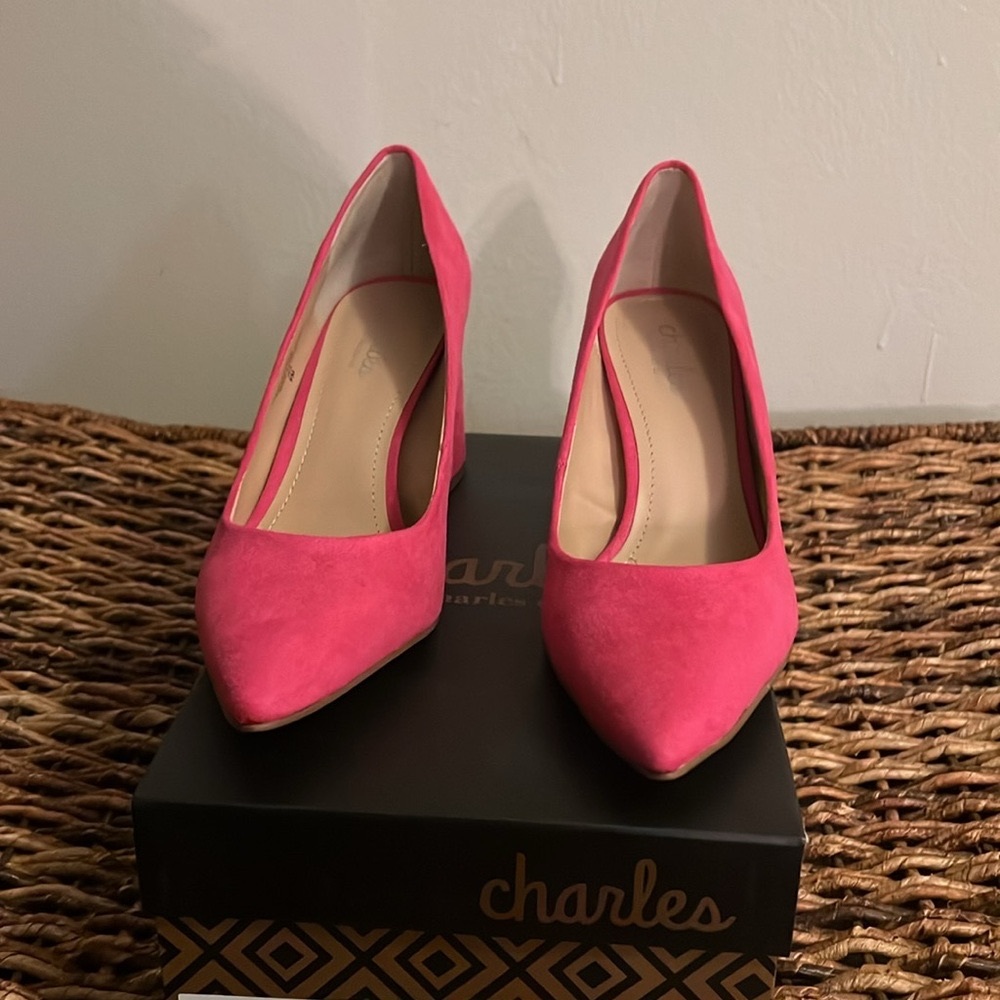 Charles David Pink suede block heels. Size 9 - Picture 6 of 6